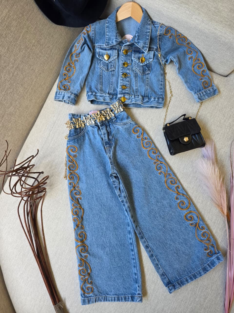 Conjunto- calça jeans + jaqueta