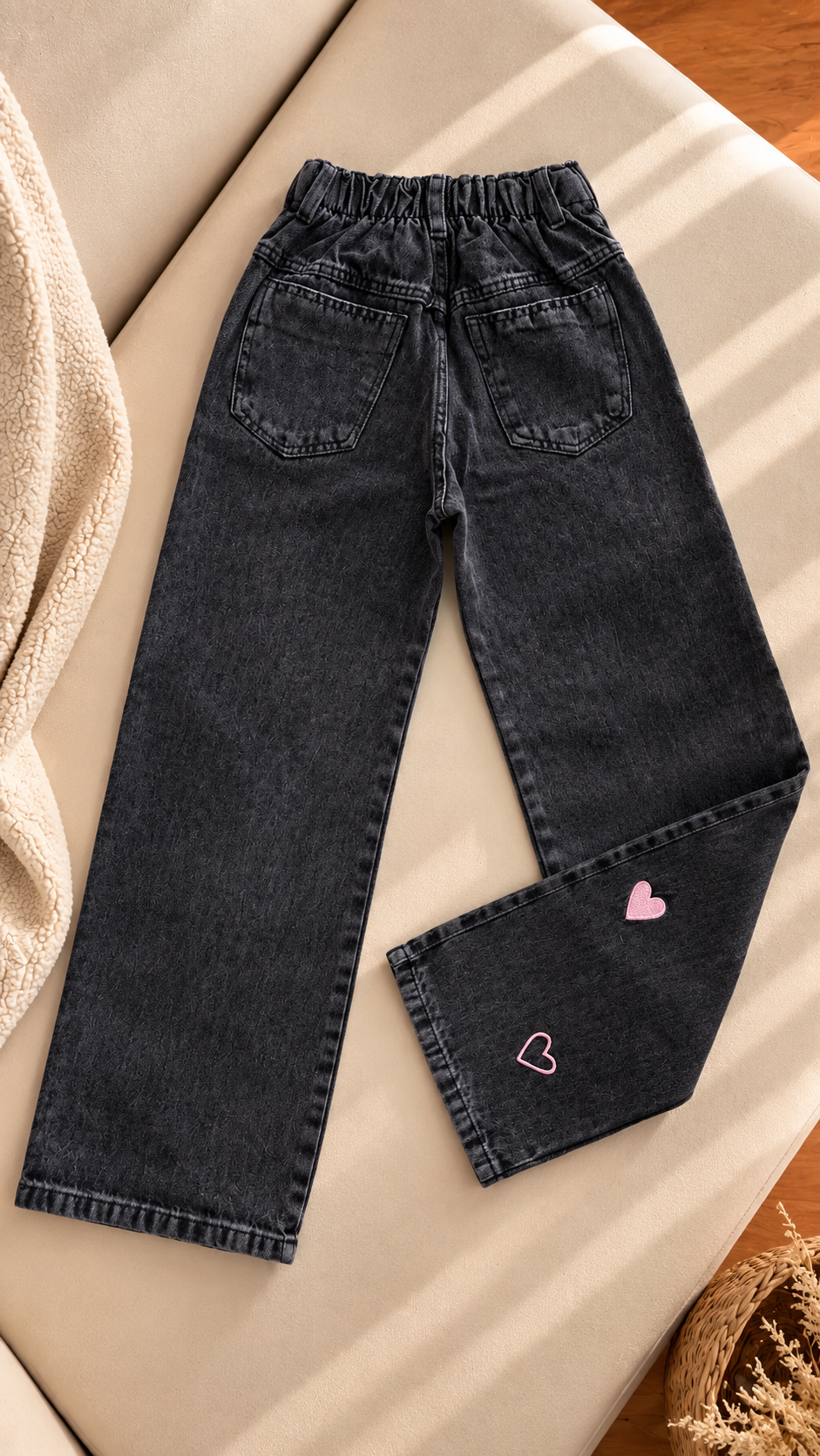 Calça Wide Leg Corações Bordados