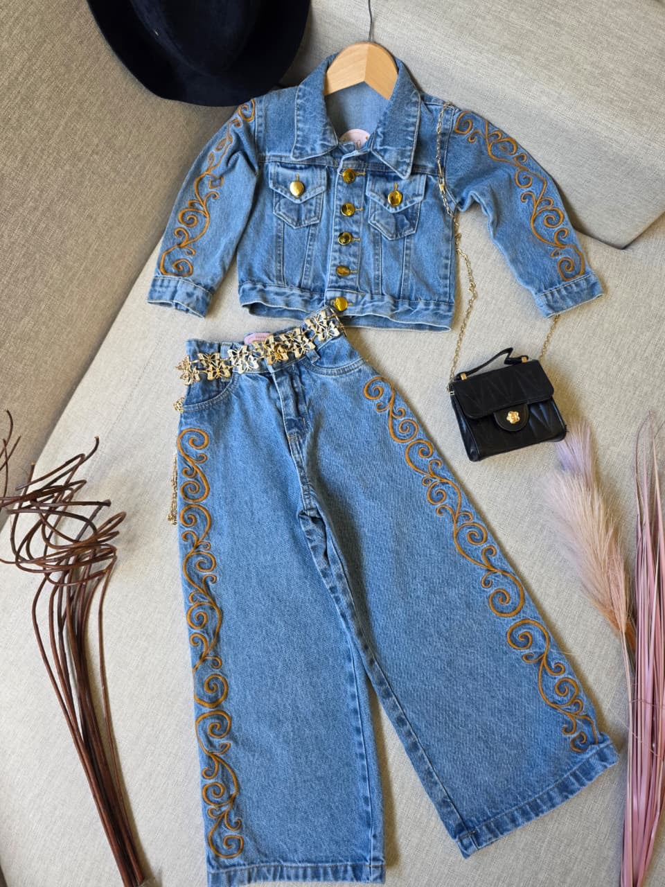 Conjunto- calça jeans + jaqueta