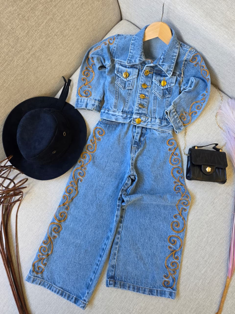 Conjunto- calça jeans + jaqueta