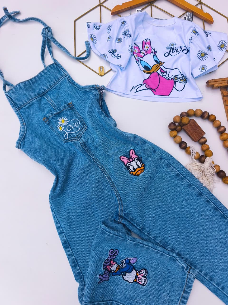 Macacão jeans longo DAISY LOVE bordados