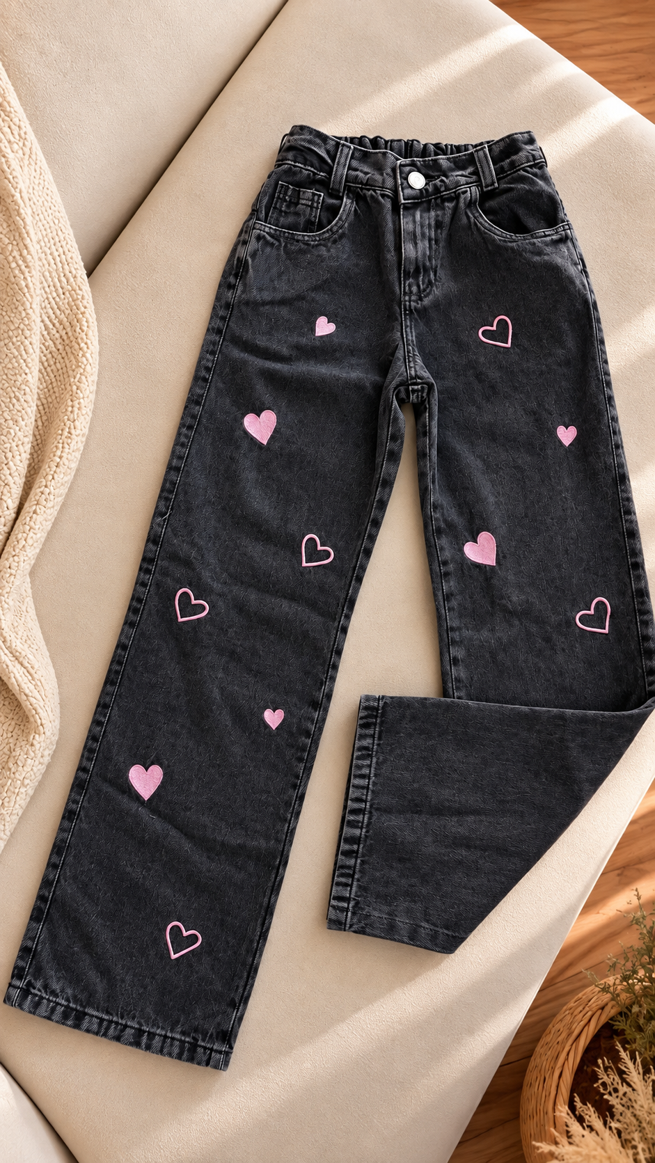 Calça Wide Leg Corações Bordados
