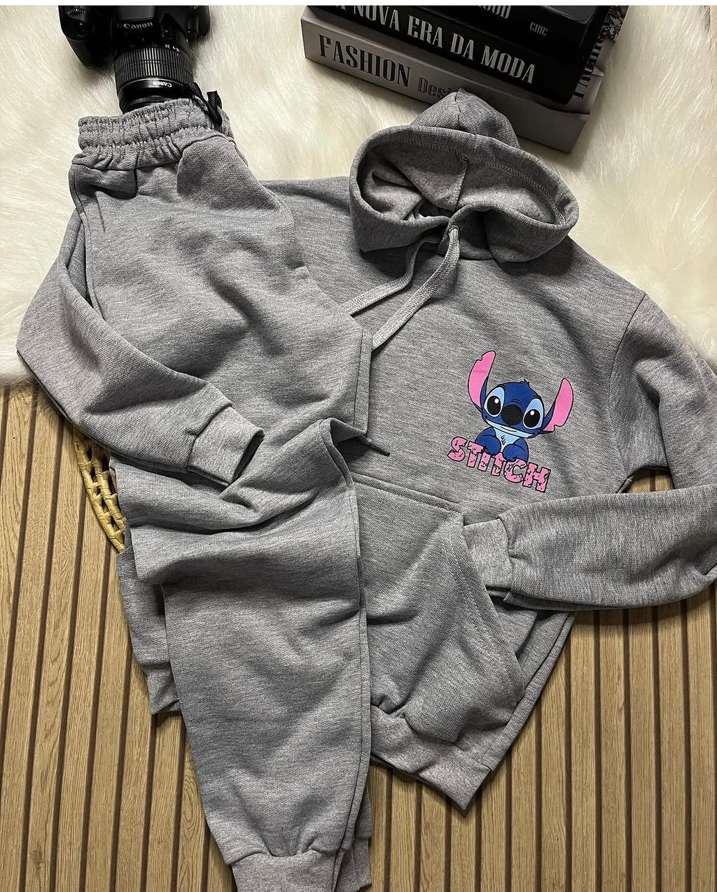 Conjunto STITCH  Moletom CINZA- ESTAMPA FRENTE E COSTA-com elástico regulável na cintura Flanelado-
