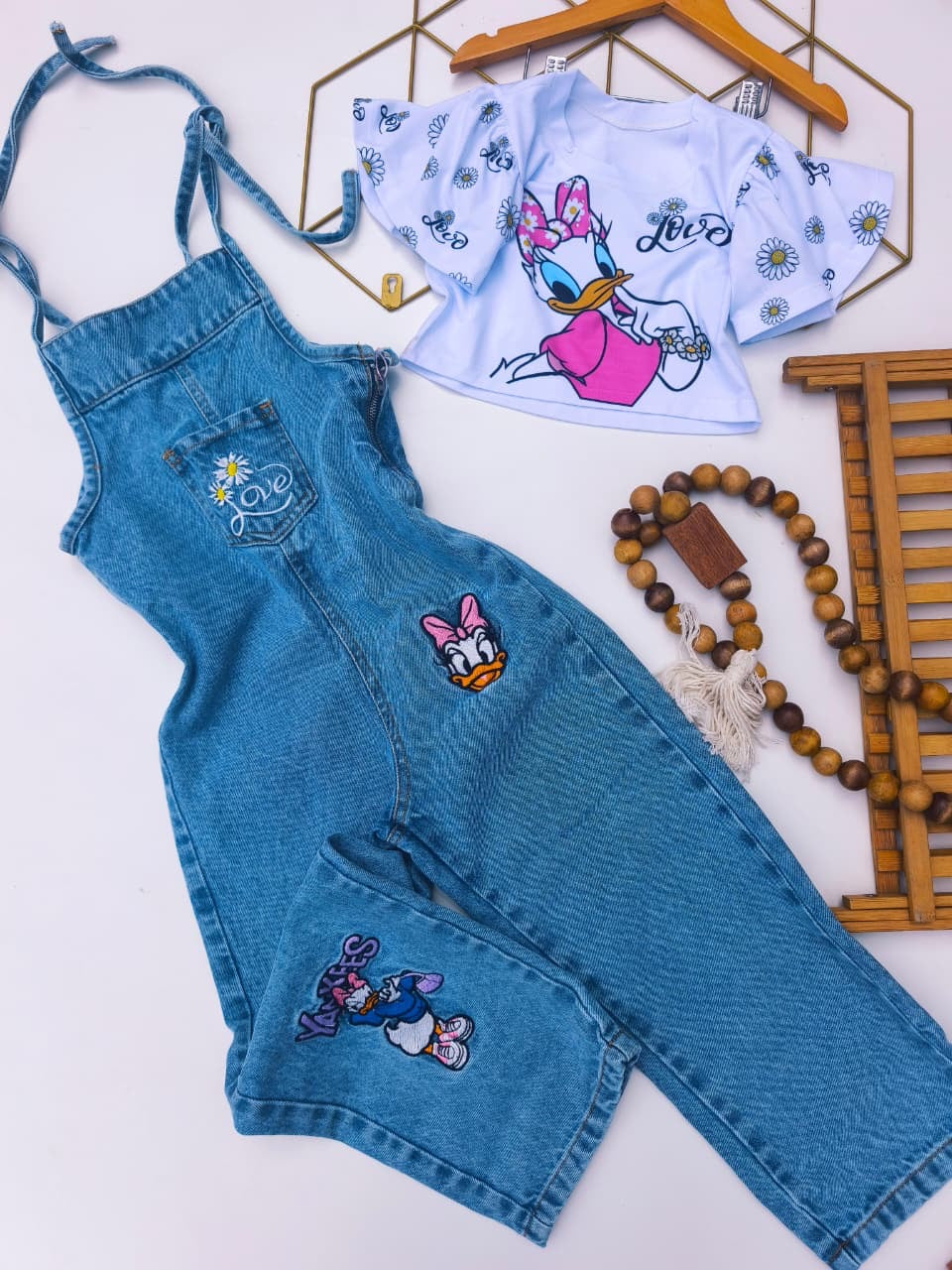 Macacão jeans longo DAISY LOVE bordados