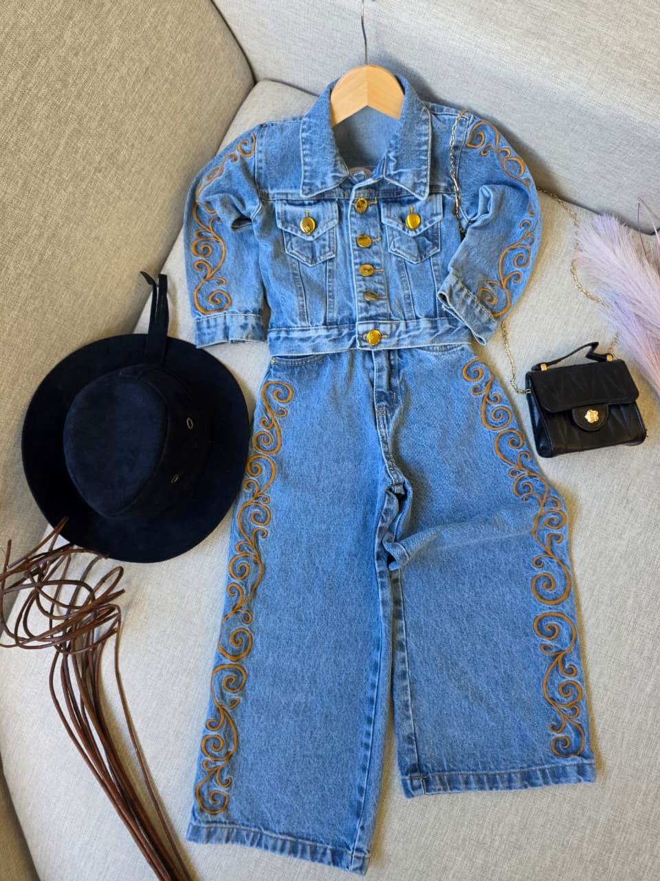Conjunto- calça jeans + jaqueta