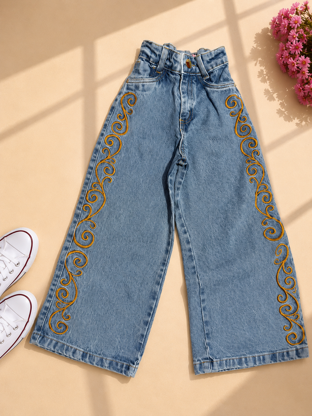 Calça jeans bordada