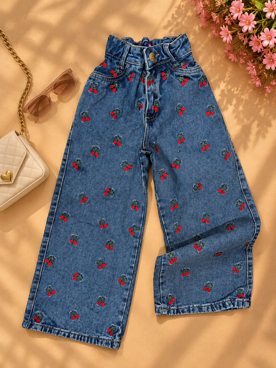 Calça Jeans bordada Wide Leg Cerejinhas