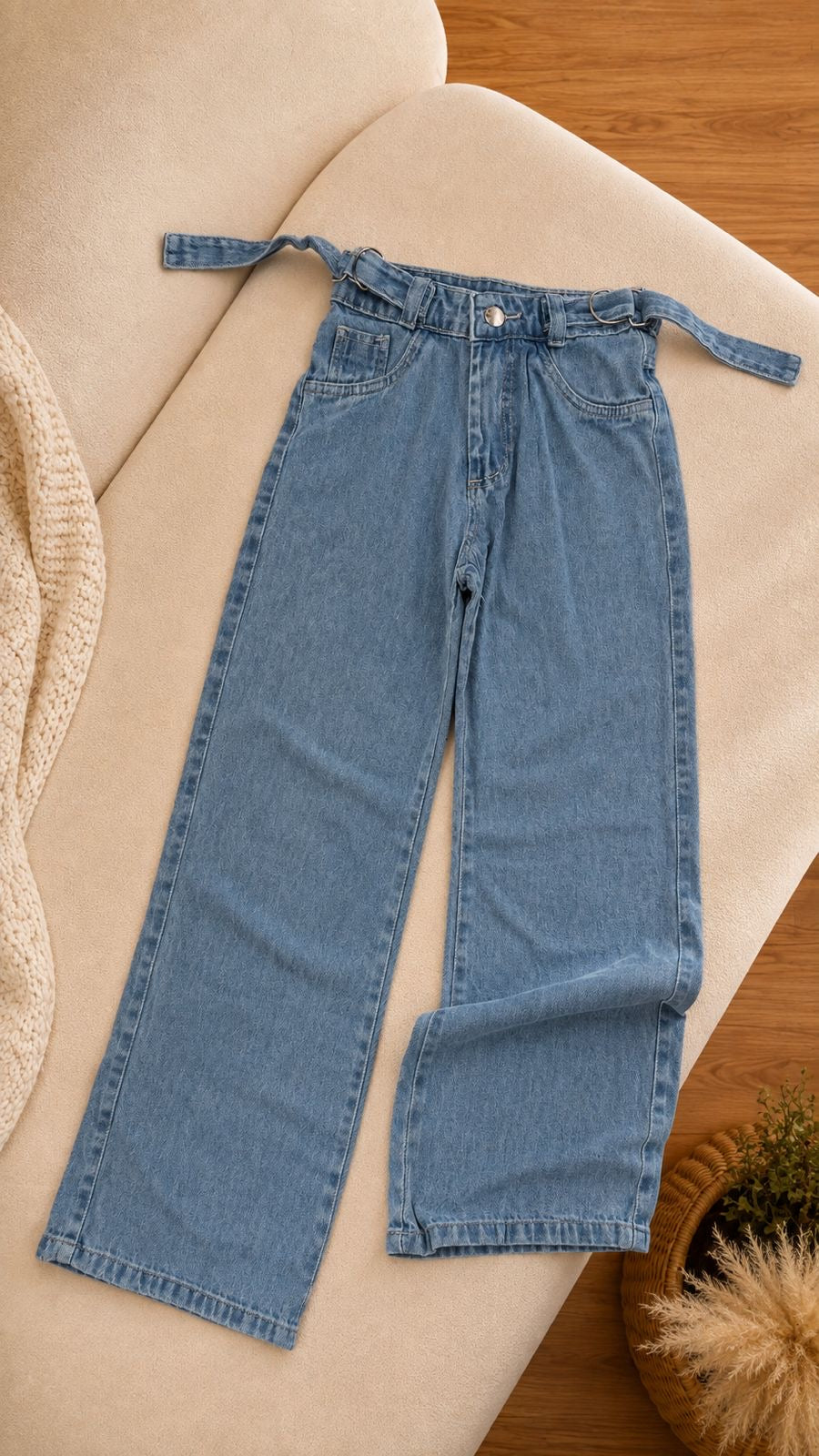 Calça Jeans Wide Leg com Fivela Regulável