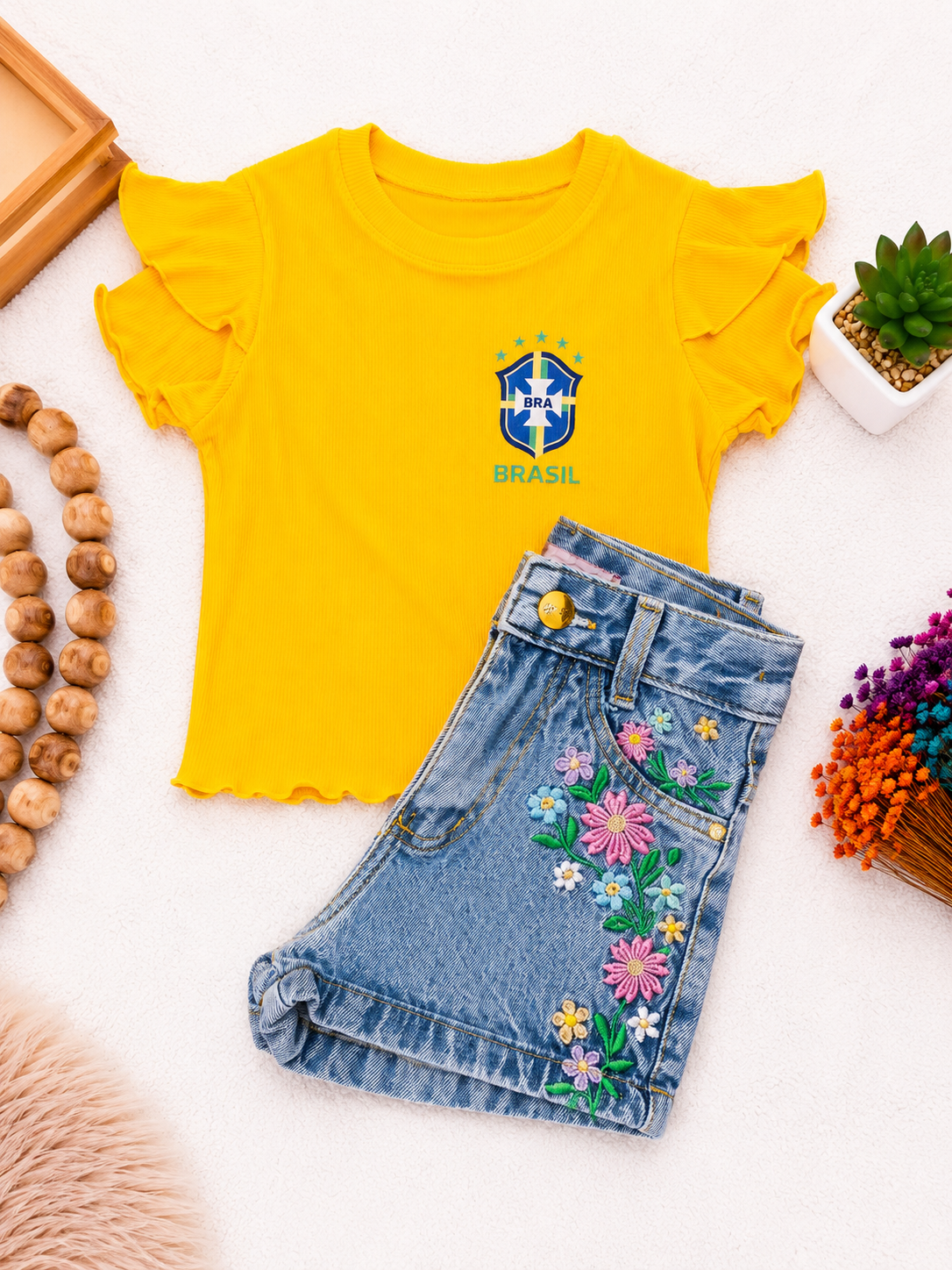 Conjunto Brasil , short jeans + T-shirt amarela