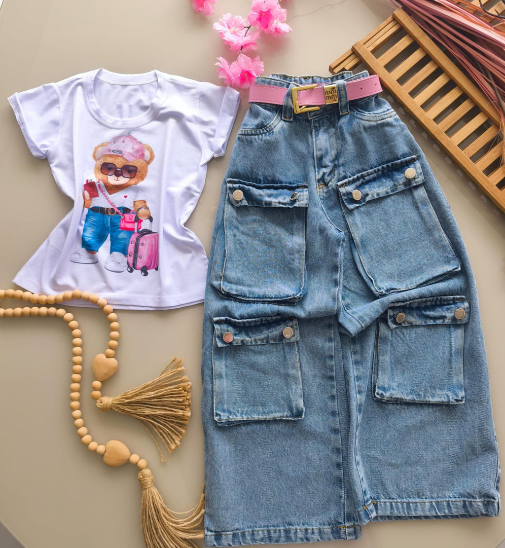 Calça jeans cargo bolsos botões  Possui regulagem na cintura