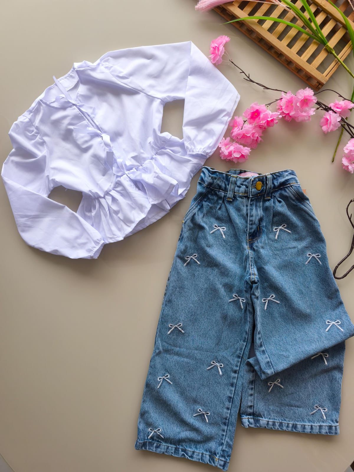 Calça jeans wid leg lacinhos