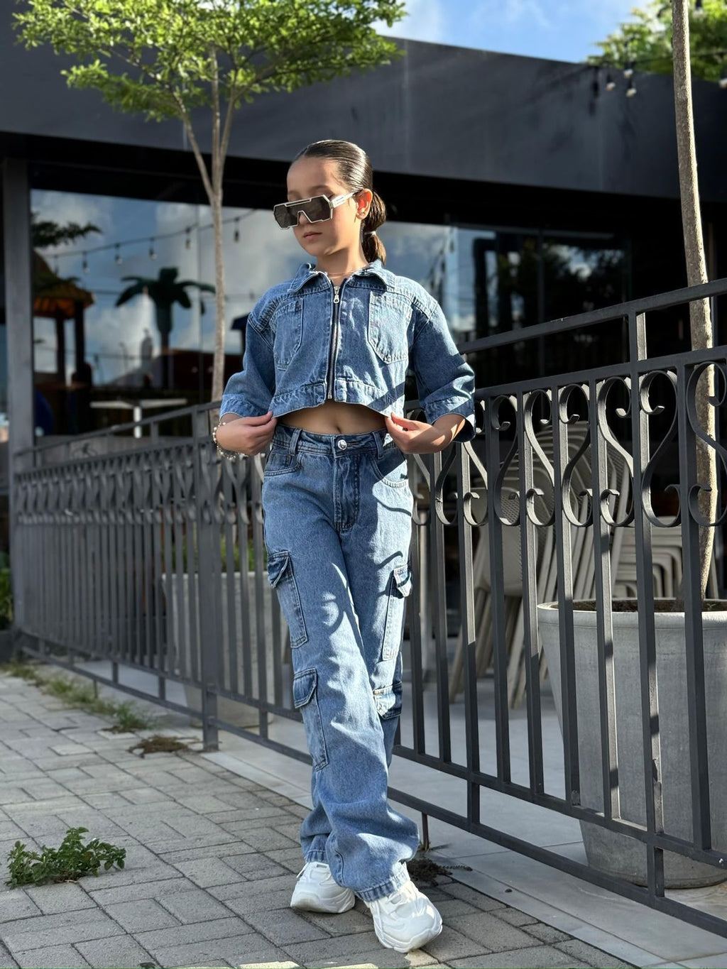 Calça jeans Widleg bolsos cargos