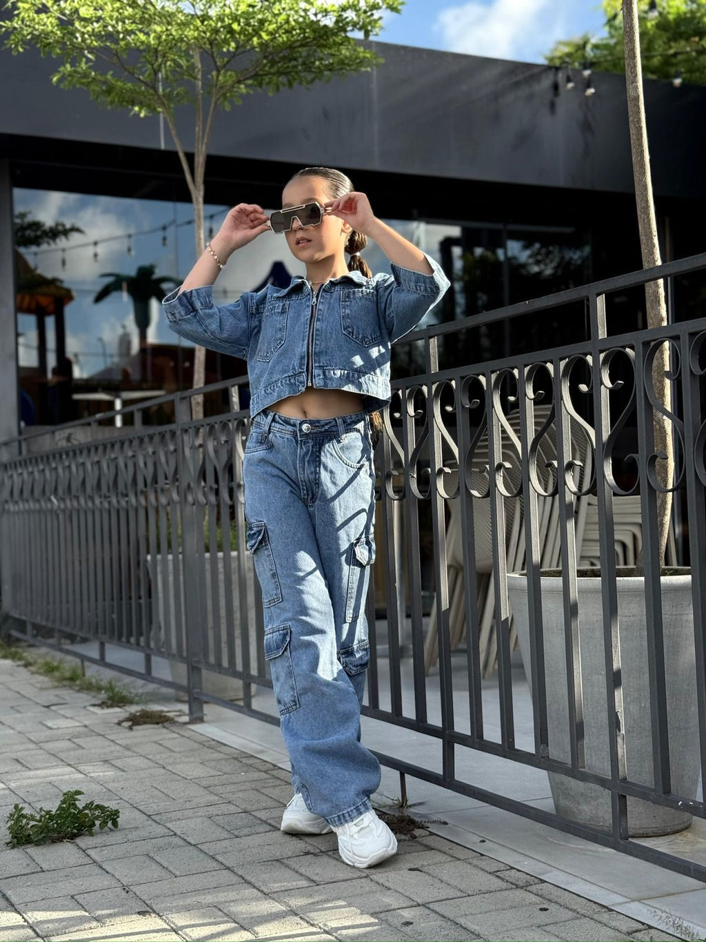 Calça jeans Widleg bolsos cargos