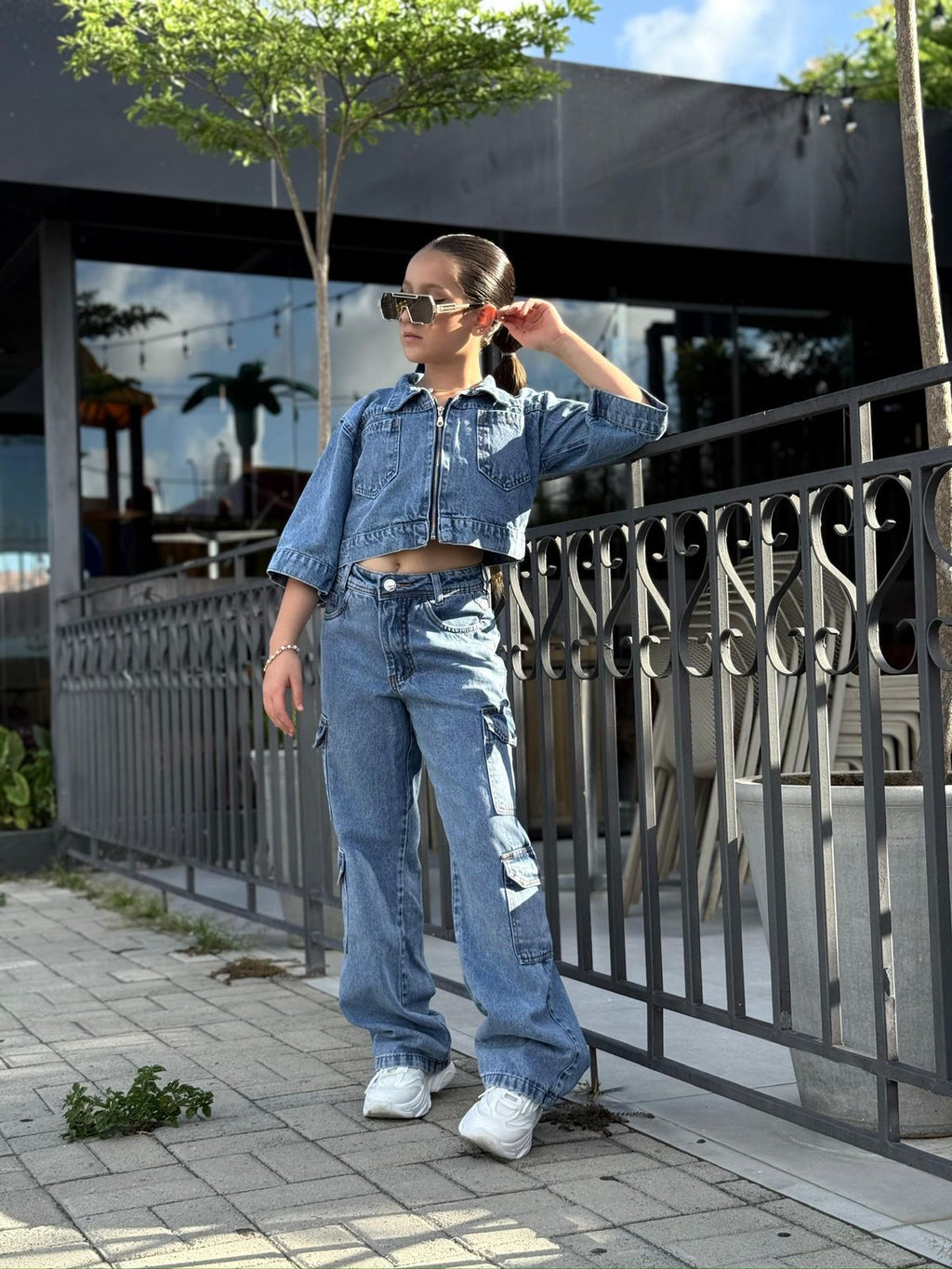 Calça jeans Widleg bolsos cargos