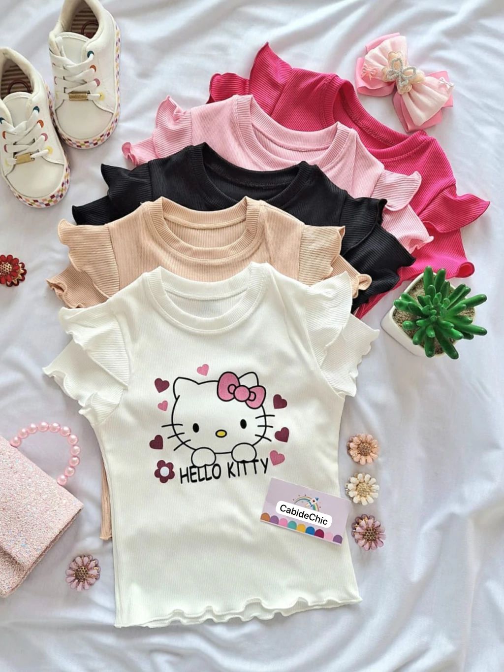 T-shirt   COM MANGA DUPLA  HELLO KITTY CORAÇÕES