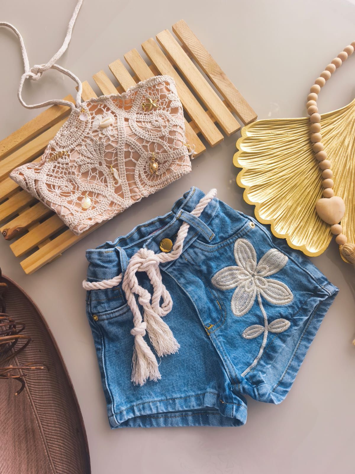 Short jeans hot flor bege